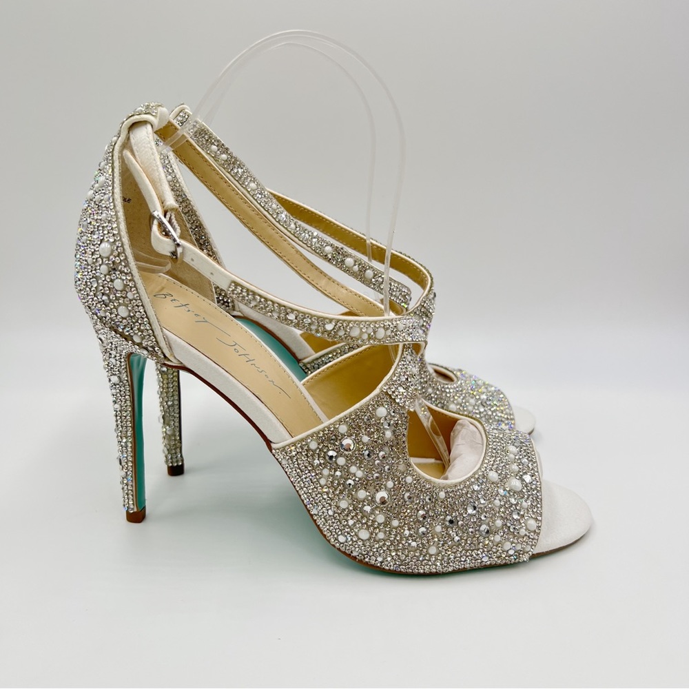 Betsey Johnson Women's Sage Jeweled Rhinestone Bling White Heels Pumps Shoes 8.5 - Picture 2 of 14